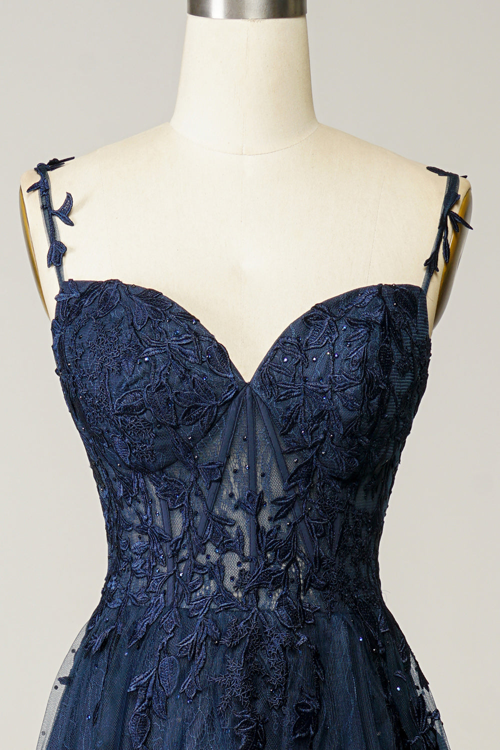 Robe de Soirée Élégance Sophie – Coupe A-Ligne, Détails Appliqués, Idéale pour Mariages et Événements Formels