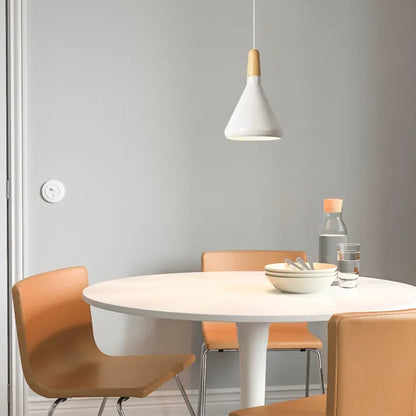 Suspension French Macaron Conique - Lampe en Aluminium et Bois au Design Moderne et Ludique