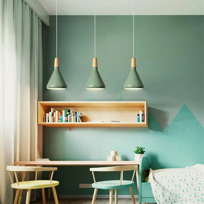 Suspension French Macaron Conique - Lampe en Aluminium et Bois au Design Moderne et Ludique