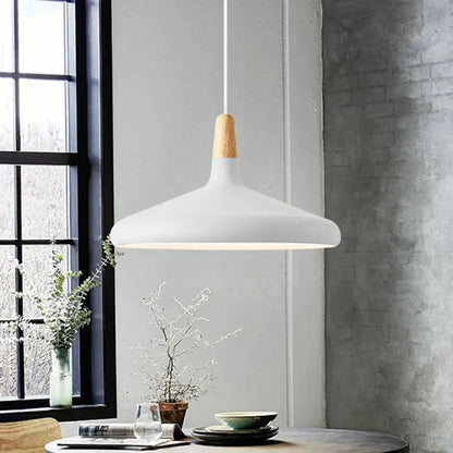 Suspension French Macaron Conique - Lampe en Aluminium et Bois au Design Moderne et Ludique
