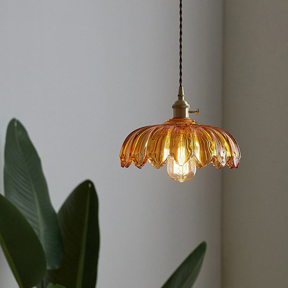 Lampe suspendue en verre translucide avec base en cuivre – Création d'une atmosphère romantique et lumineuse
