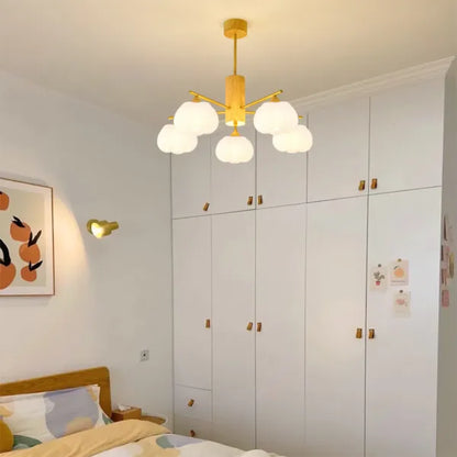 Chandelier Moderne en Bois et Métal avec Boules en Coton – Éclairage Élégant pour Salon et Salle à Manger