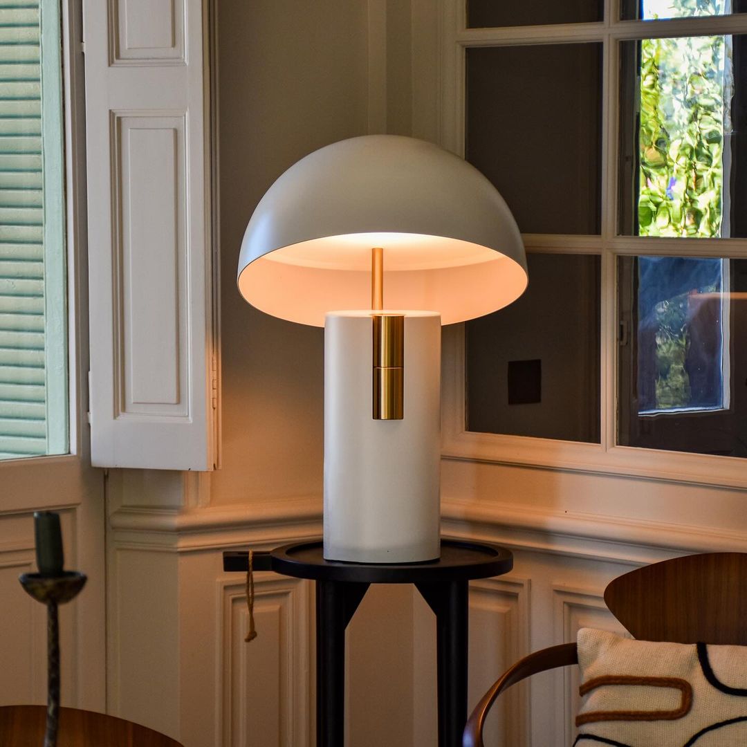 Lampe de Table Avo - Design Moderne avec LED Intégrée
