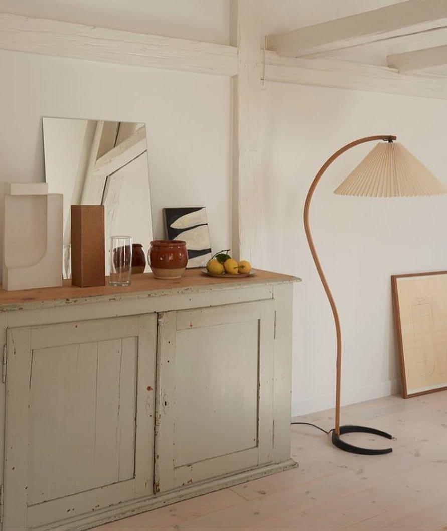 Lampe sur Pied Caprani – Design Scandinave 70’s avec Base en Bois et Métal