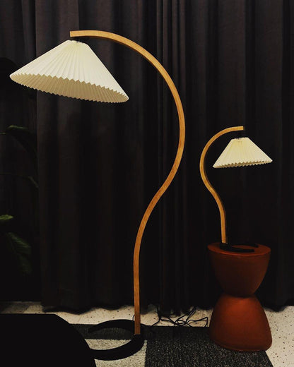 Lampe sur Pied Caprani – Design Scandinave 70’s avec Base en Bois et Métal