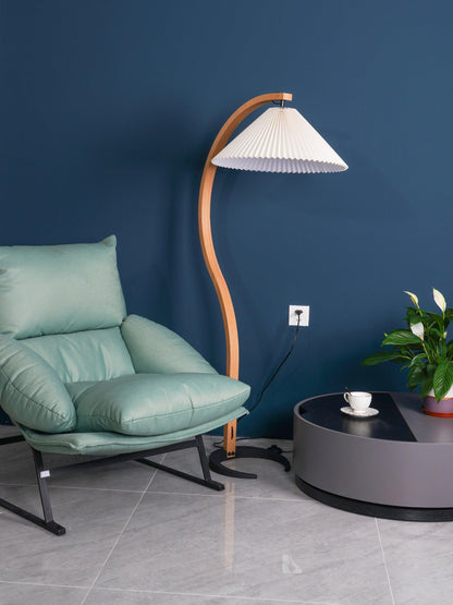 Lampe sur Pied Caprani – Design Scandinave 70’s avec Base en Bois et Métal