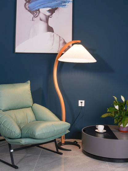 Lampe sur Pied Caprani – Design Scandinave 70’s avec Base en Bois et Métal