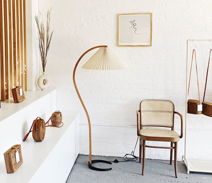 Lampe sur Pied Caprani – Design Scandinave 70’s avec Base en Bois et Métal
