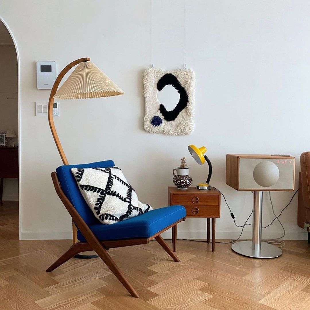 Lampe sur Pied Caprani – Design Scandinave 70’s avec Base en Bois et Métal