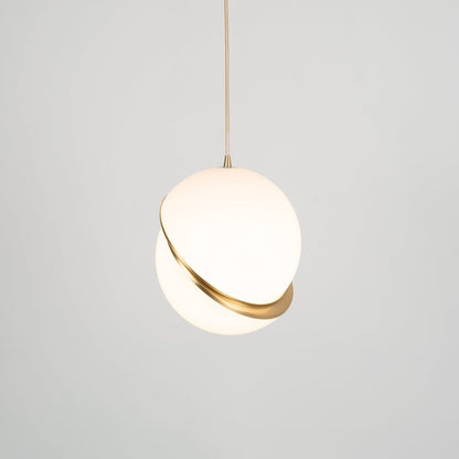 Suspension Mondsichel en Acryl et Laiton - Éclairage LED Moderne et Élégant