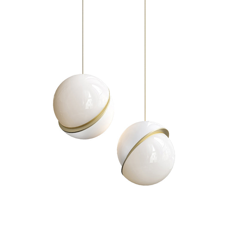 Suspension Mondsichel en Acryl et Laiton - Éclairage LED Moderne et Élégant