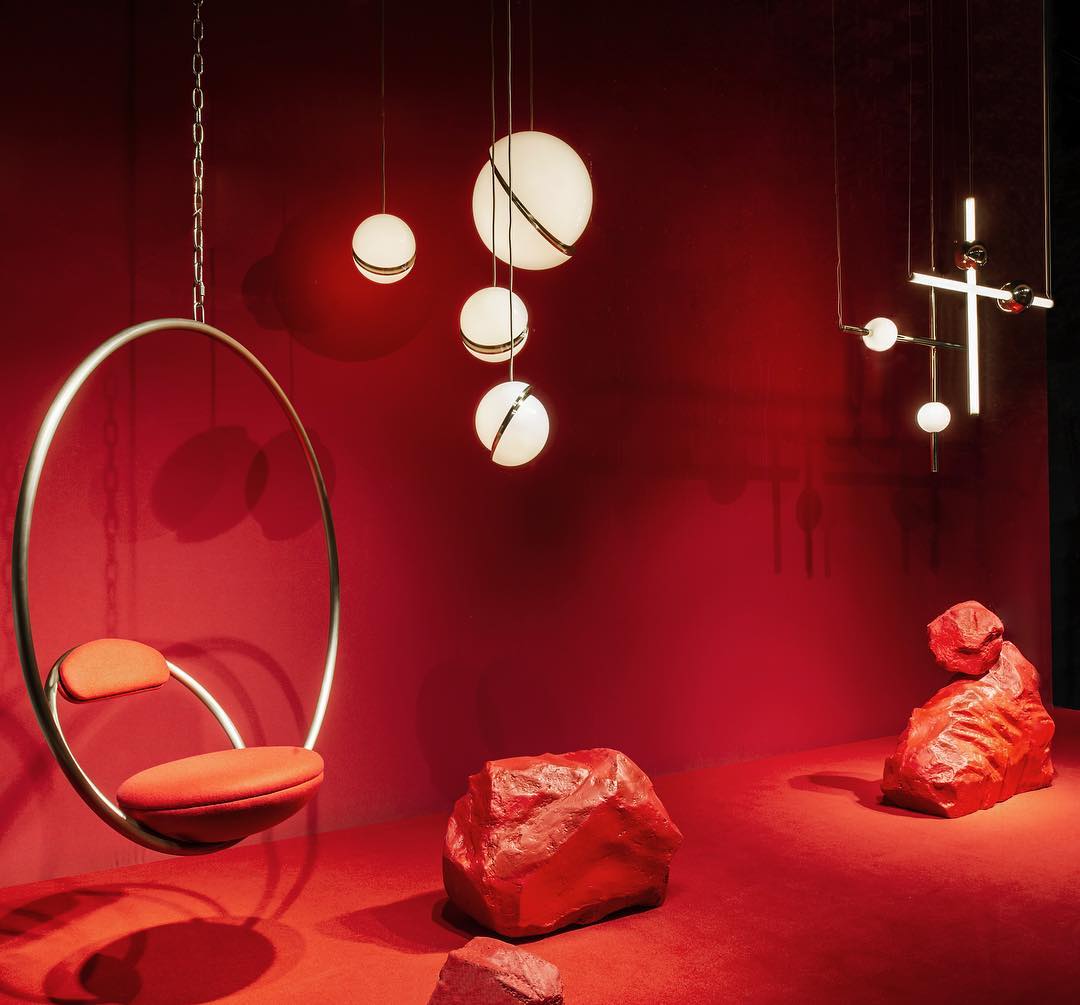 Suspension Mondsichel en Acryl et Laiton - Éclairage LED Moderne et Élégant