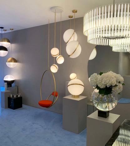 Suspension Mondsichel en Acryl et Laiton - Éclairage LED Moderne et Élégant