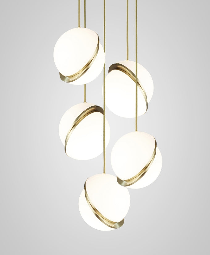 Suspension Mondsichel en Acryl et Laiton - Éclairage LED Moderne et Élégant