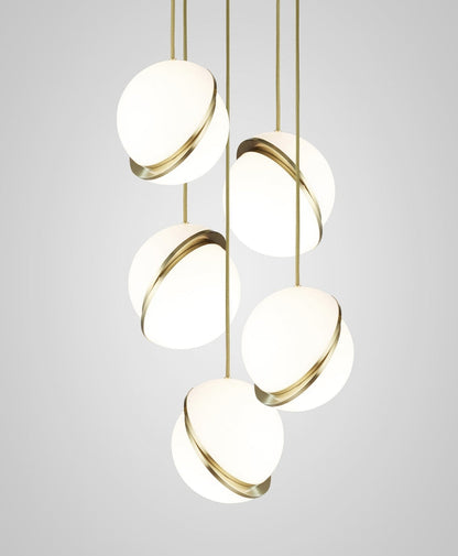 Suspension Mondsichel en Acryl et Laiton - Éclairage LED Moderne et Élégant