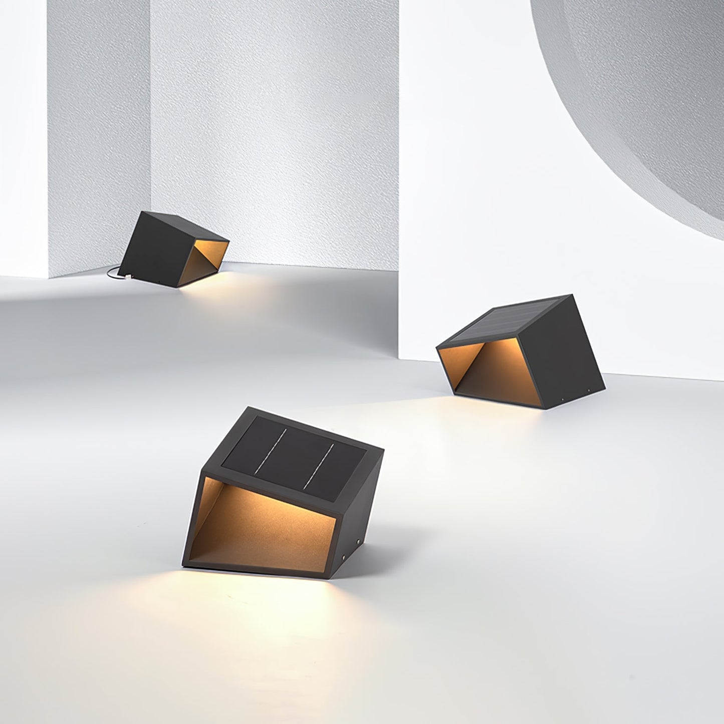 Lampe Solaire Extérieure Cube Garden - Éclairage LED Compact et Résistant pour Votre Jardin
