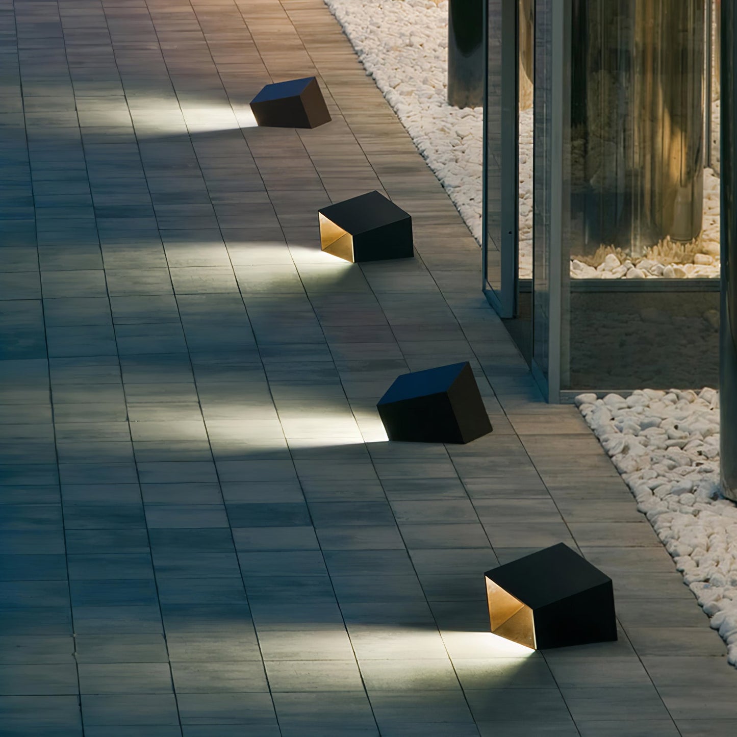 Lampe Solaire Extérieure Cube Garden - Éclairage LED Compact et Résistant pour Votre Jardin