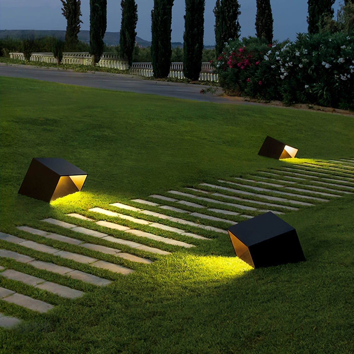 Lampe Solaire Extérieure Cube Garden - Éclairage LED Compact et Résistant pour Votre Jardin