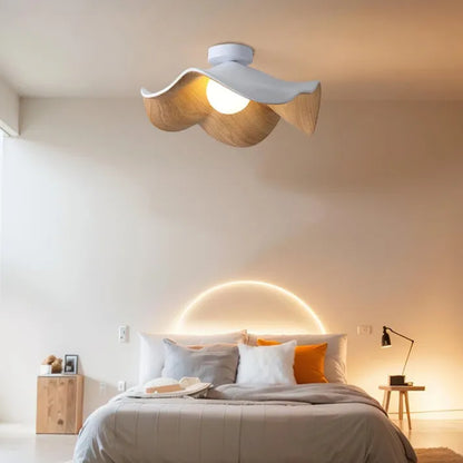 Plafonnier Lotus en Bois Nordic – Lampe Design en Résine et Métal, Inspiration Naturelle pour Salon ou Chambre