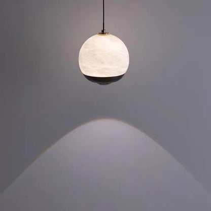 Suspension Globale en Alabastre avec Socle en Marbre - Design Nordique Élégant