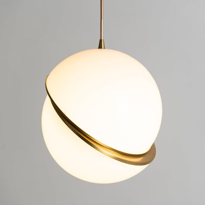 Suspension Mondsichel en Acryl et Laiton - Éclairage LED Moderne et Élégant