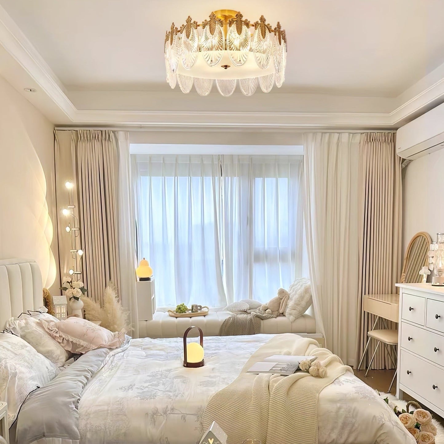 Chandelier Rond en Verre avec Motif Décoratif - Lampe Suspendue Élégante