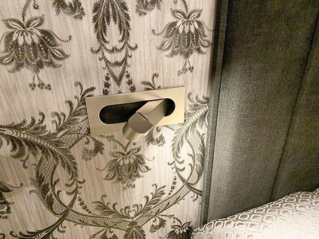 Lampe LED de Lecture Moderne – Lampe de Chevet Réglable pour Lit avec Lumière Douce
