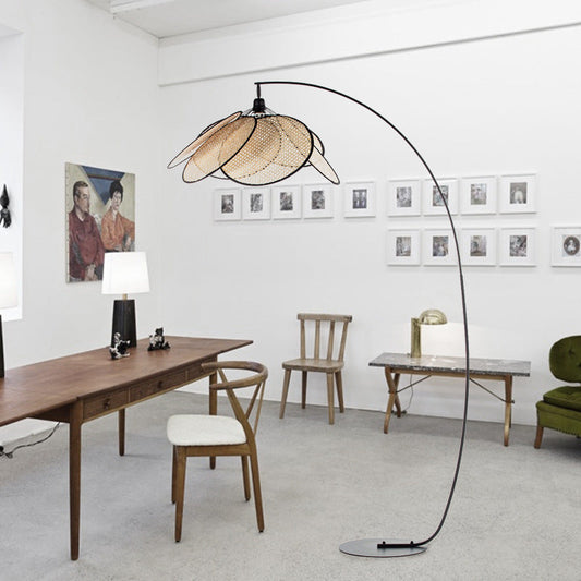 Lampe sur Pied en Rattan - Élégance Naturelle et Design Moderne