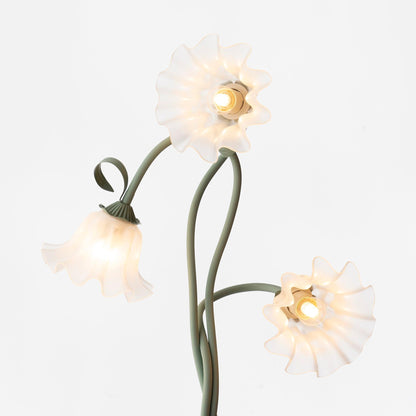 Lampadaire Calla Flowers – Éclairage Élégant avec Fleurs Blanches et Design Raffiné