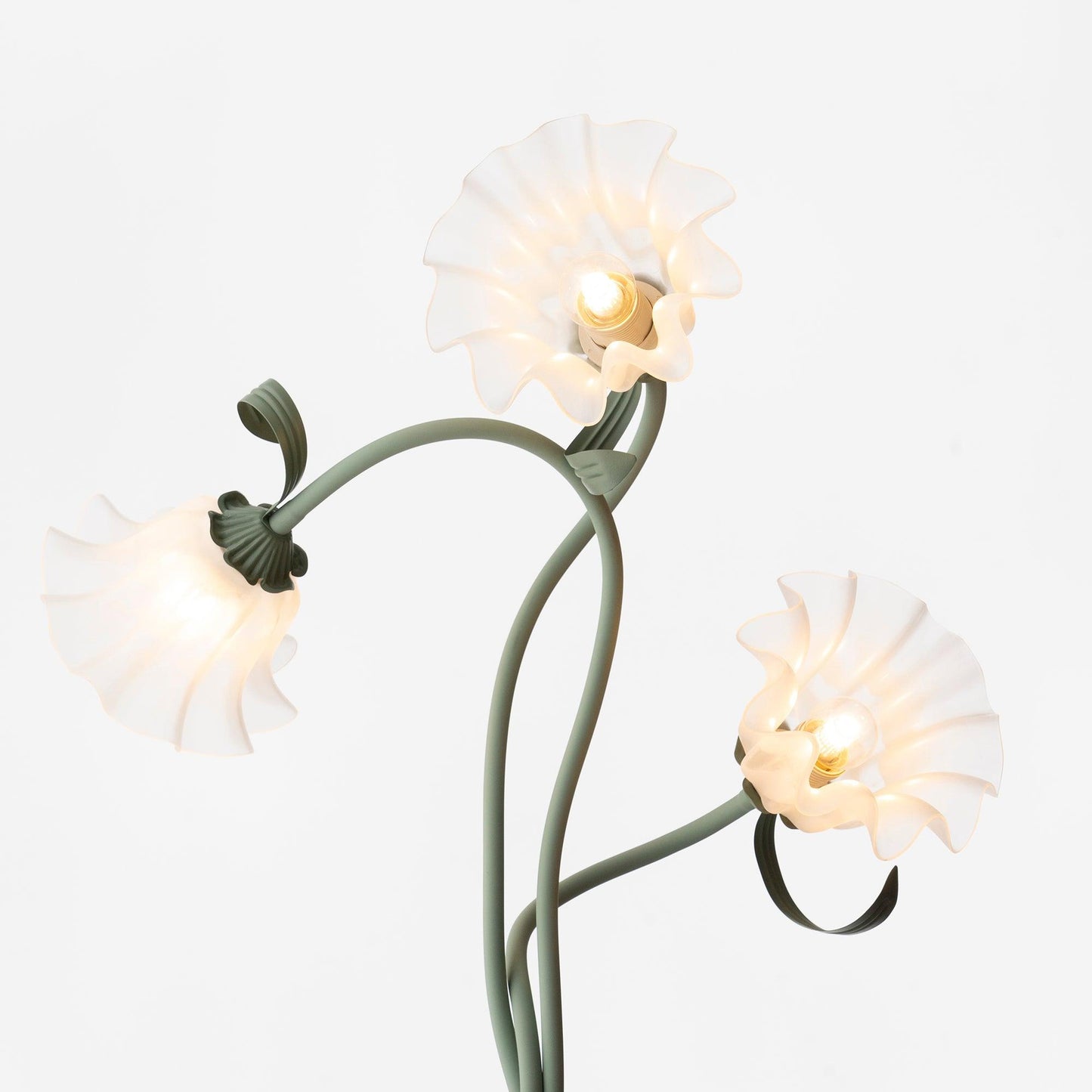 Lampadaire Calla Flowers – Éclairage Élégant avec Fleurs Blanches et Design Raffiné