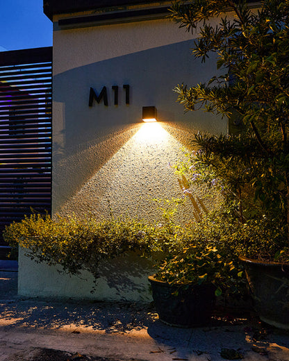 GlowBeam – Applique Murale Extérieure Élégante pour Éclairage d'Ambiance