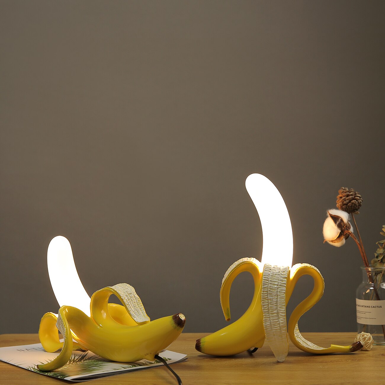 Lampe de Table Art Déco - Design Élégant en Métal et Résine avec LED