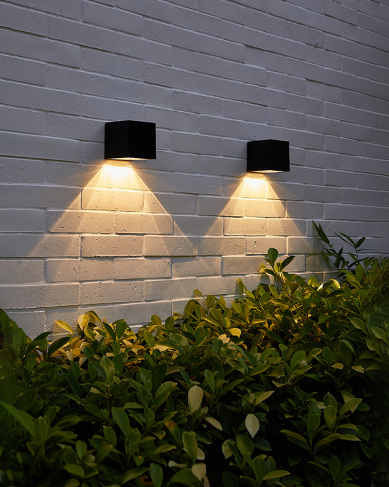 GlowBeam – Applique Murale Extérieure Élégante pour Éclairage d'Ambiance