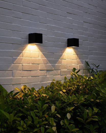 GlowBeam – Applique Murale Extérieure Élégante pour Éclairage d'Ambiance