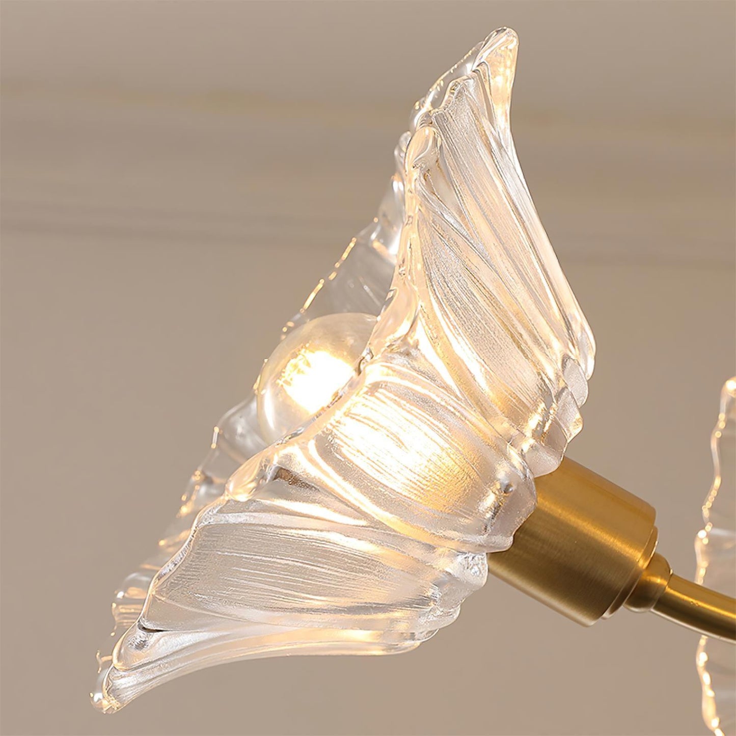 Lustre Kalin en Verre et Laiton - Design Élégant de Fleurs pour Salon et Salle à Manger