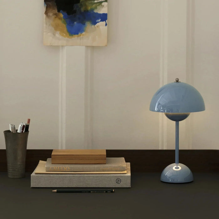 Lampe de Table AuroraGlo - Design Élegant et Sans Fil, Dimmable, Par Verner Panton