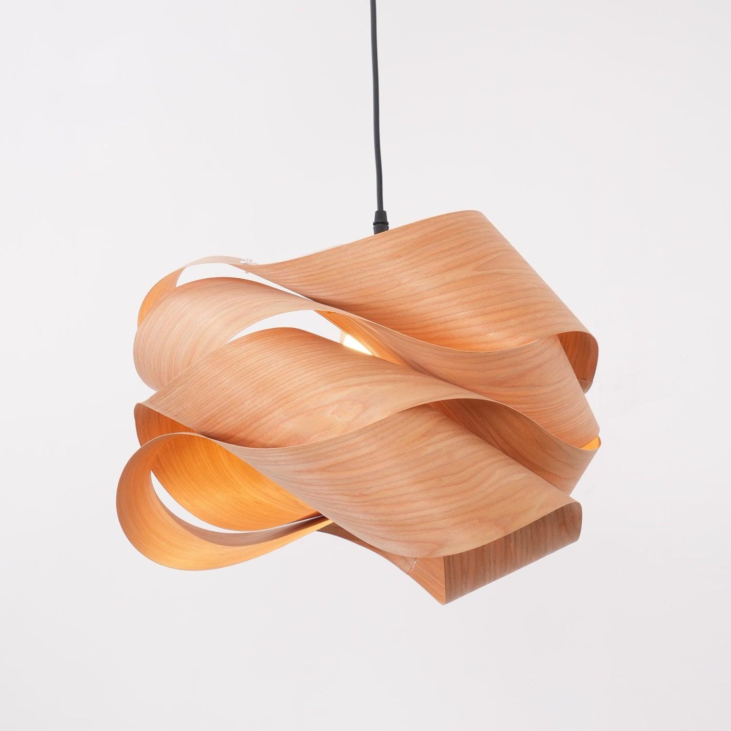 Suspension Link en Bois et Métal - Lampe Moderne à Lumière Douce pour Intérieur Élégant