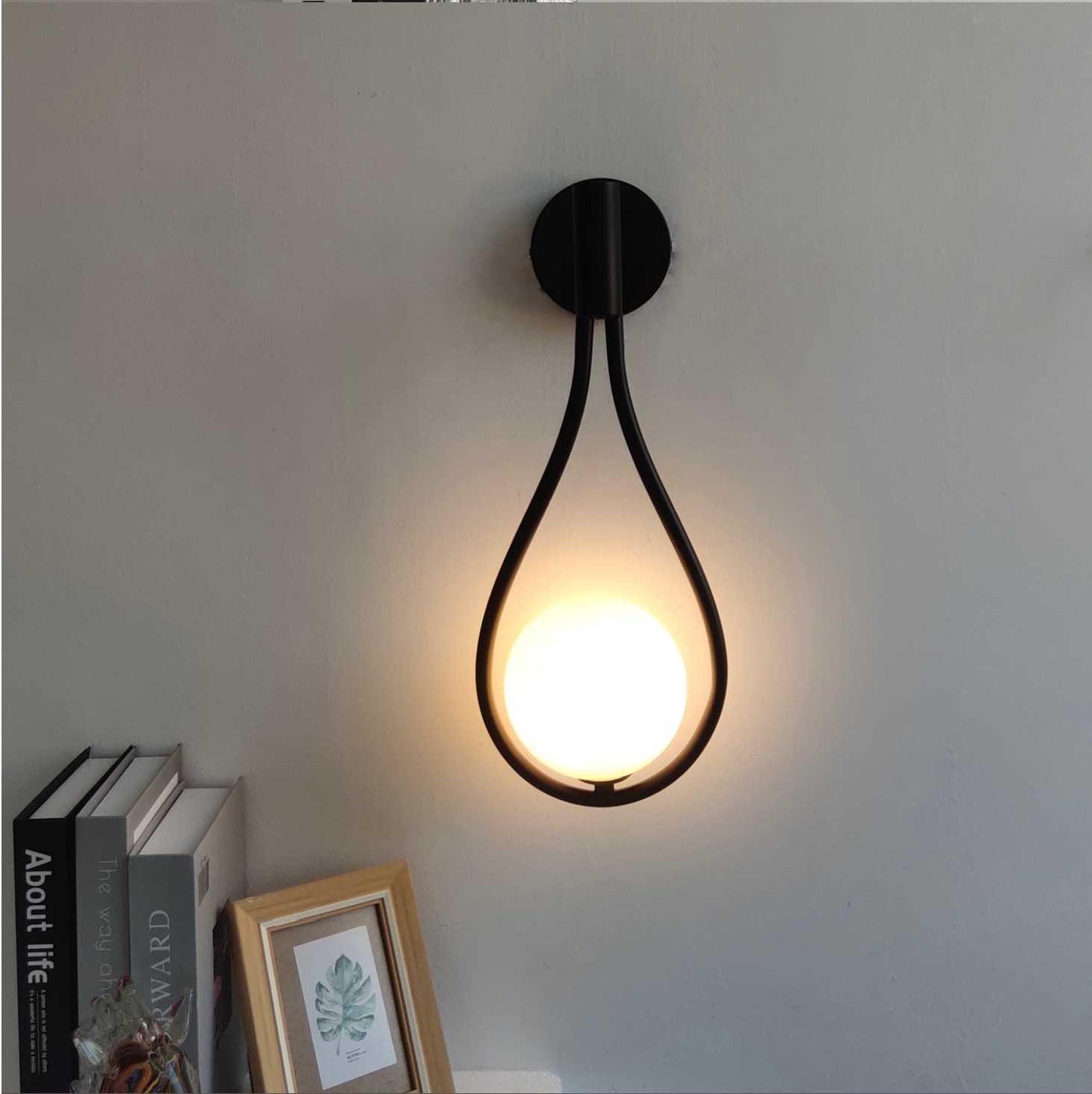 Applique Murale Nordique en Métal et Verre - Design Minimaliste pour Intérieur Élégant