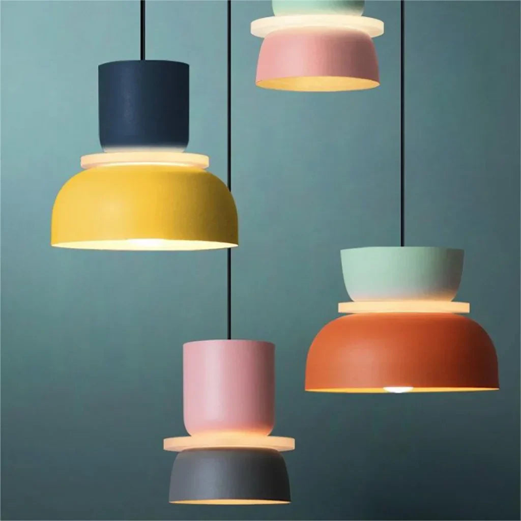 Suspension Moderne en Acrylique – Design Coloré avec Éclat Nordique