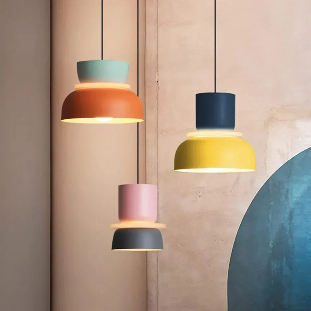 Suspension Moderne en Acrylique – Design Coloré avec Éclat Nordique