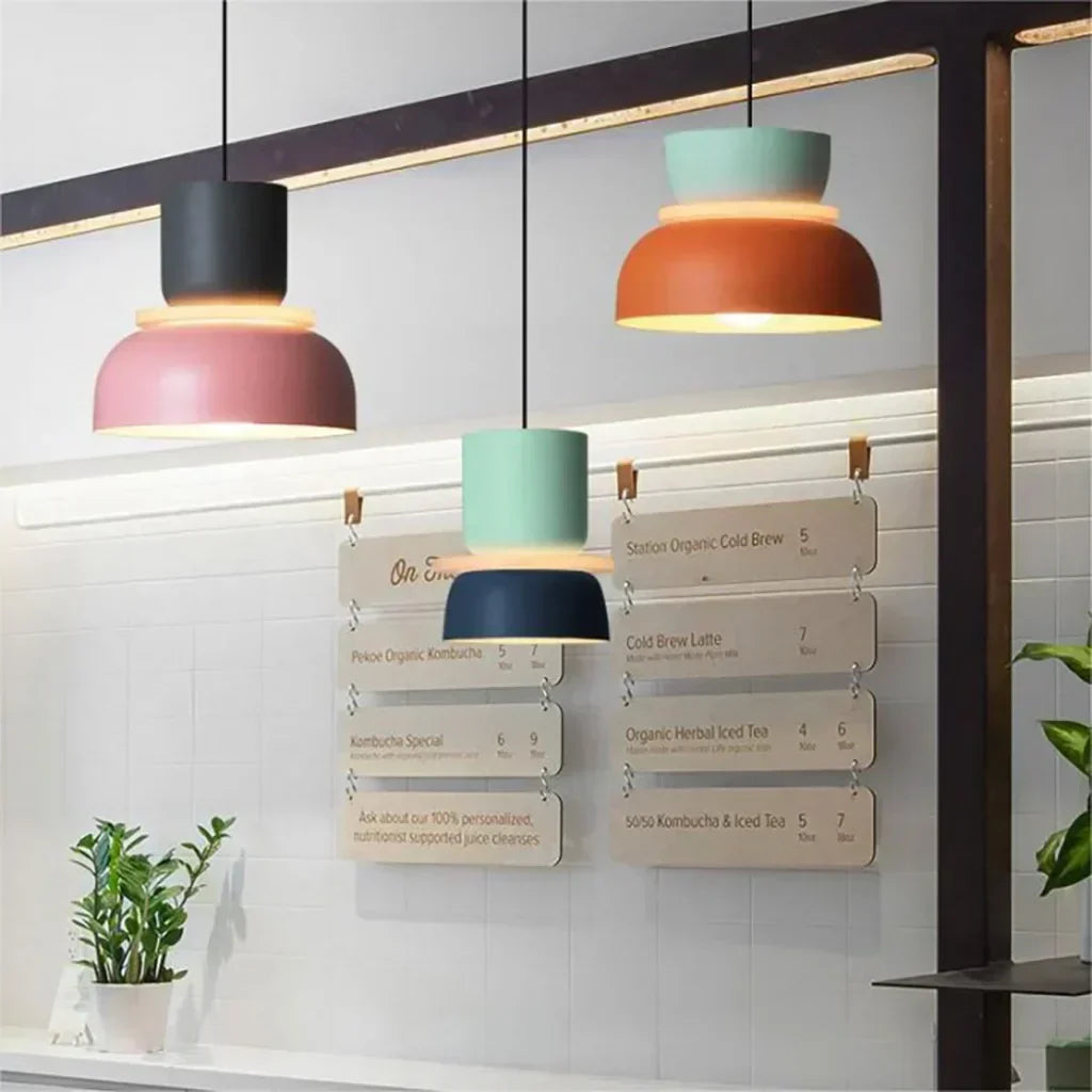 Suspension Moderne en Acrylique – Design Coloré avec Éclat Nordique