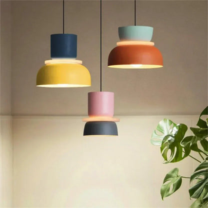 Suspension Moderne en Acrylique – Design Coloré avec Éclat Nordique