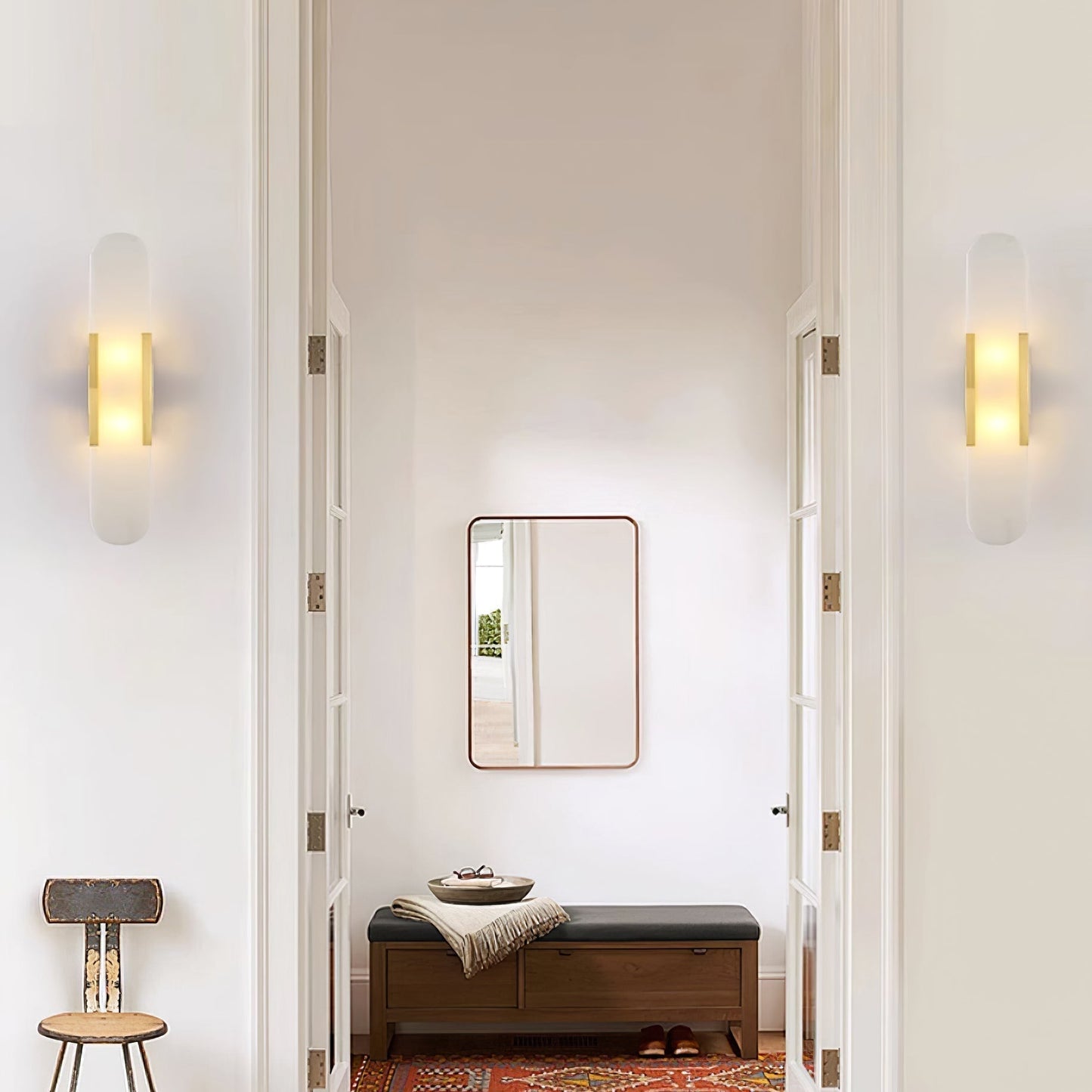 Applique Murale Melange Elongée en Albâtre - Design Élégant avec Détails en Laiton