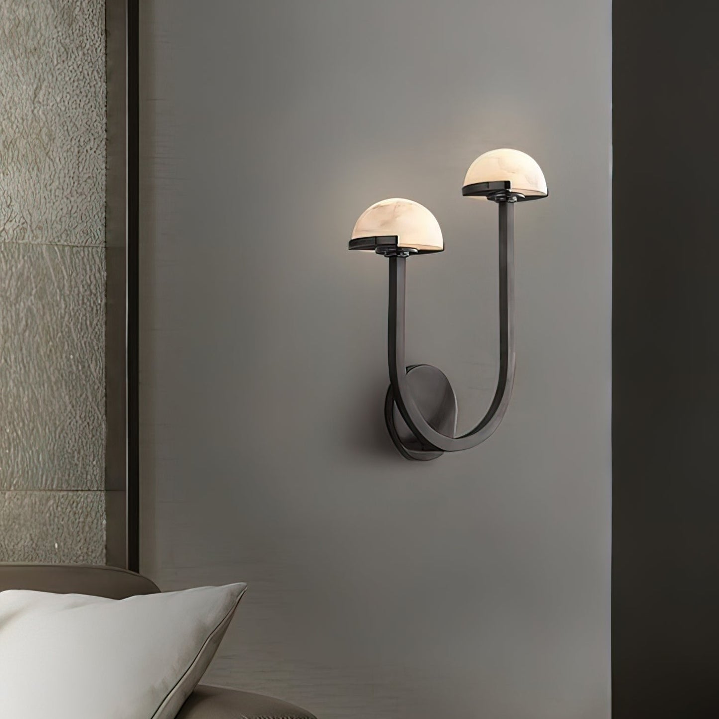 Applique Pilz Alabaster – Lampe Murale Organique en Alabastre et Laiton