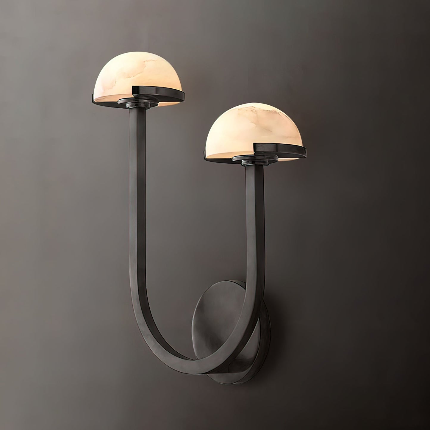 Applique Pilz Alabaster – Lampe Murale Organique en Alabastre et Laiton