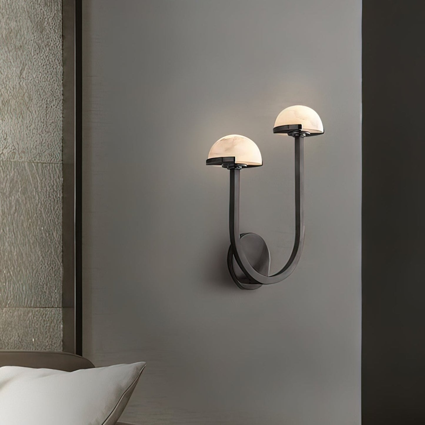 Applique Pilz Alabaster – Lampe Murale Organique en Alabastre et Laiton