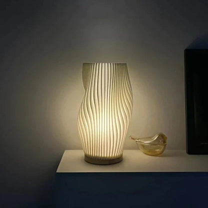 Lampe Serene Wavecrest - Élégance Contemporaine avec Dimmable USB