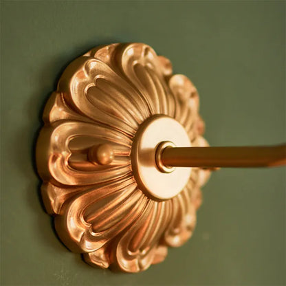 Lampe murale vintage en cuivre et verre – Pétales de fleurs délicats