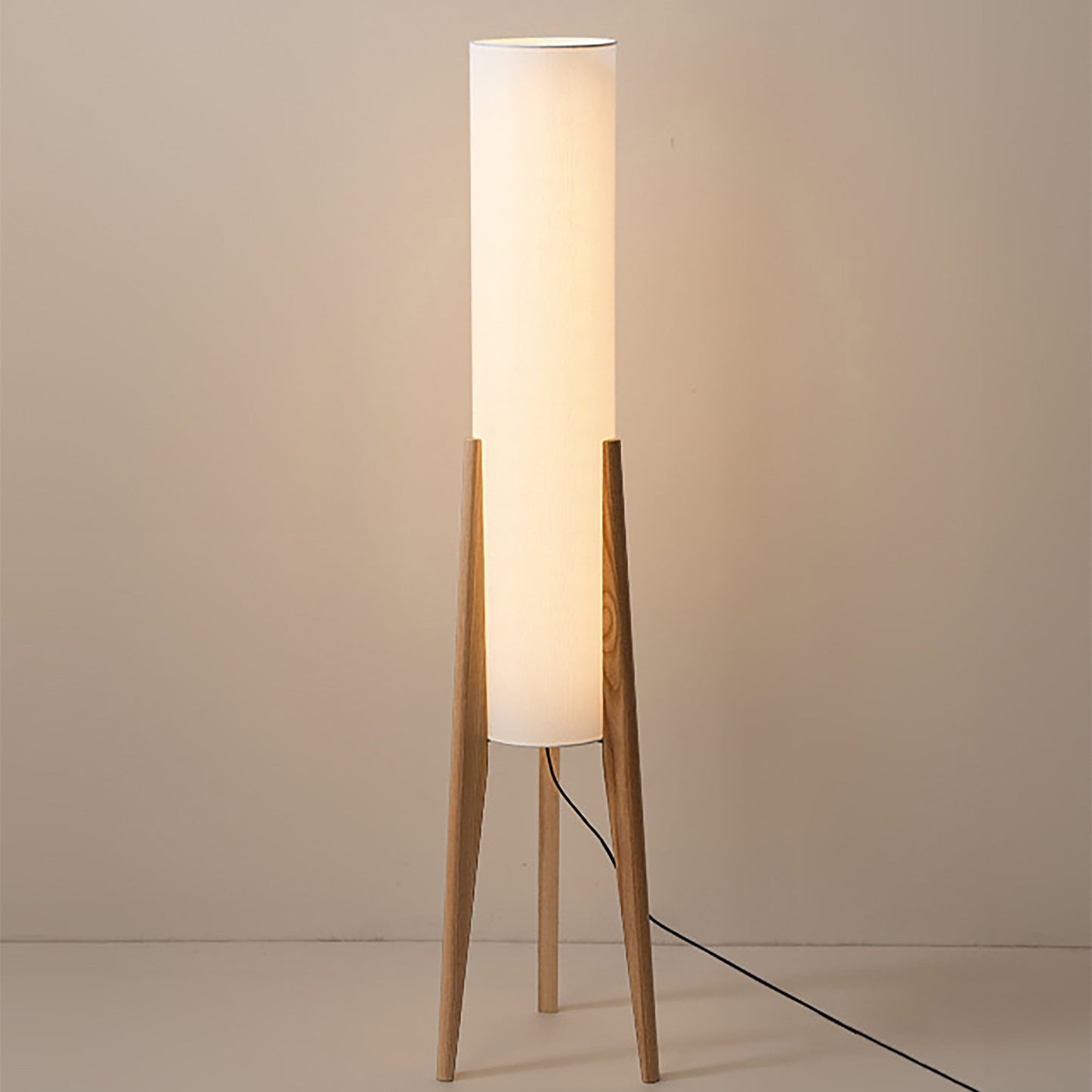 Lampadaire en Noyer – Élégance Nordic Retro avec Abat-jour en Tissu