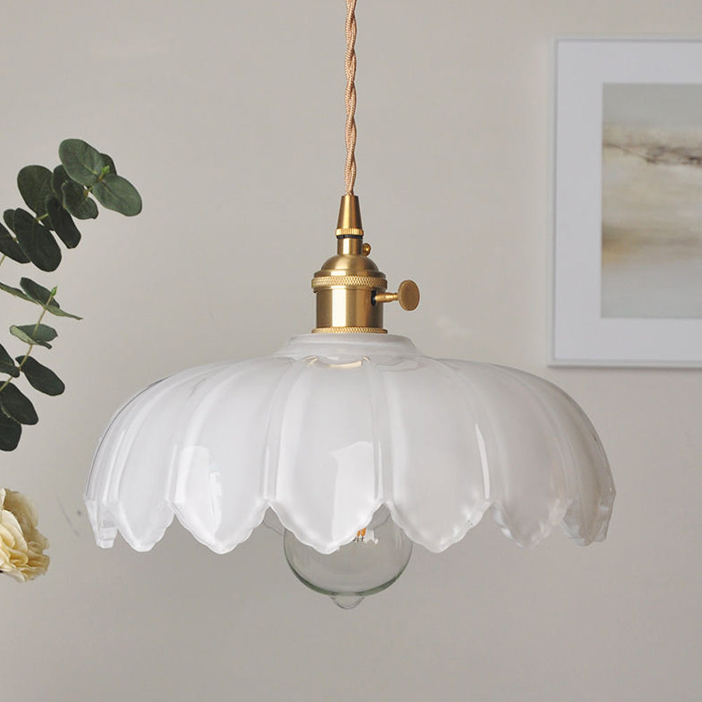Lampe suspendue en verre translucide avec base en cuivre – Création d'une atmosphère romantique et lumineuse